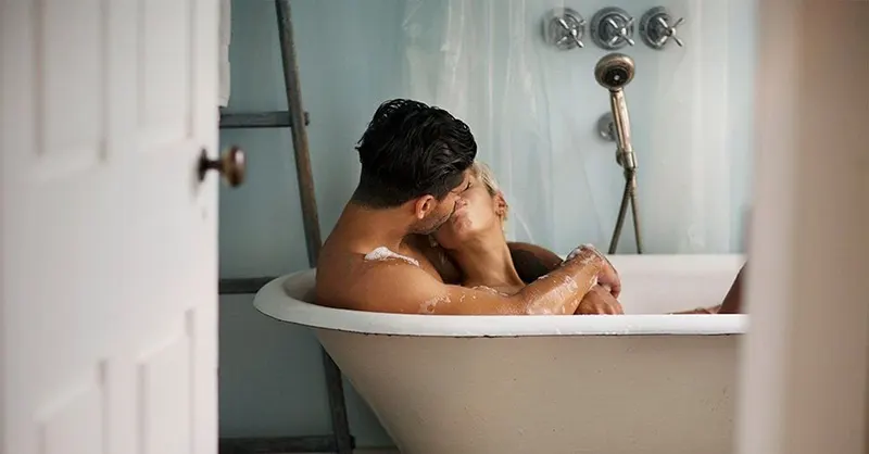 Giấc mơ thấy quan hệ tình dục trong bồn tắm thể hiện cho những khát khao về sự đổi mới trong bạn